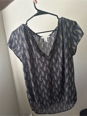 H&M Black Giraffe-Print V-Neck Women's Top